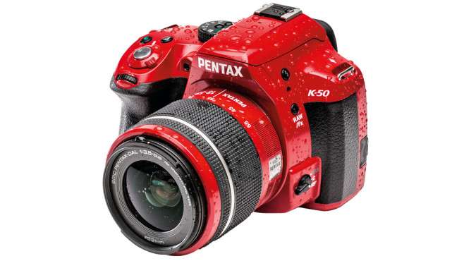 Pentax K-50: odporna na warunki atmosferyczne lustrzanka cyfrowa dla początkujących